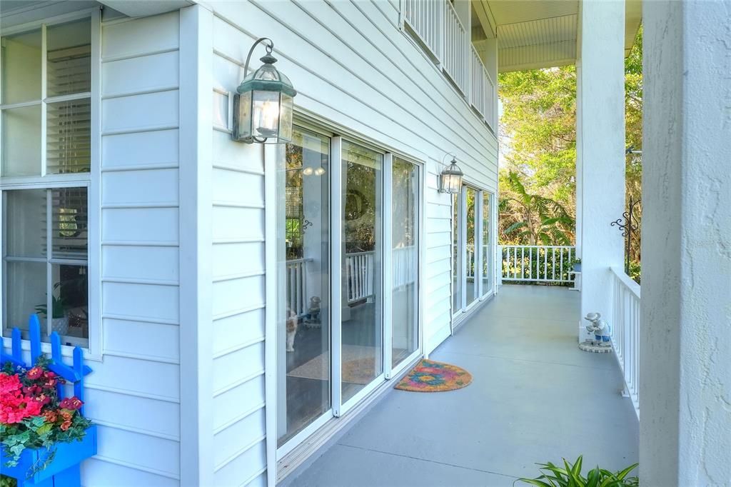 For Sale: $1,460,000 (6 beds, 7 baths, 6500 Square Feet)