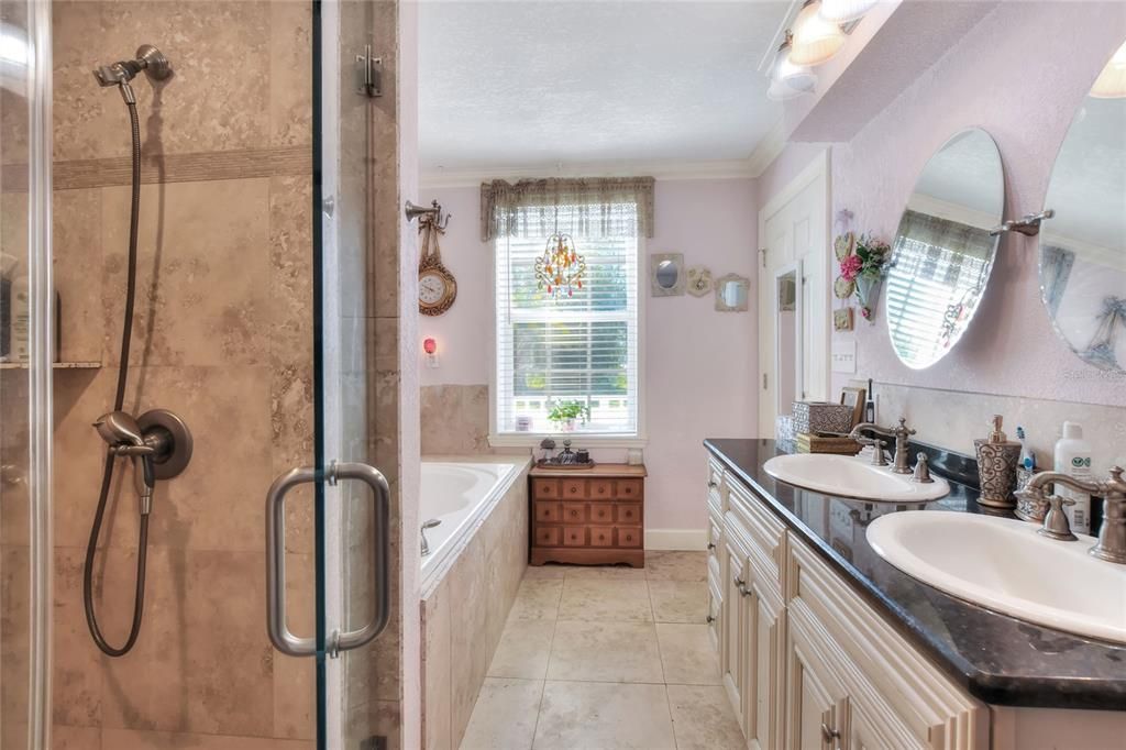 For Sale: $1,460,000 (6 beds, 7 baths, 6500 Square Feet)