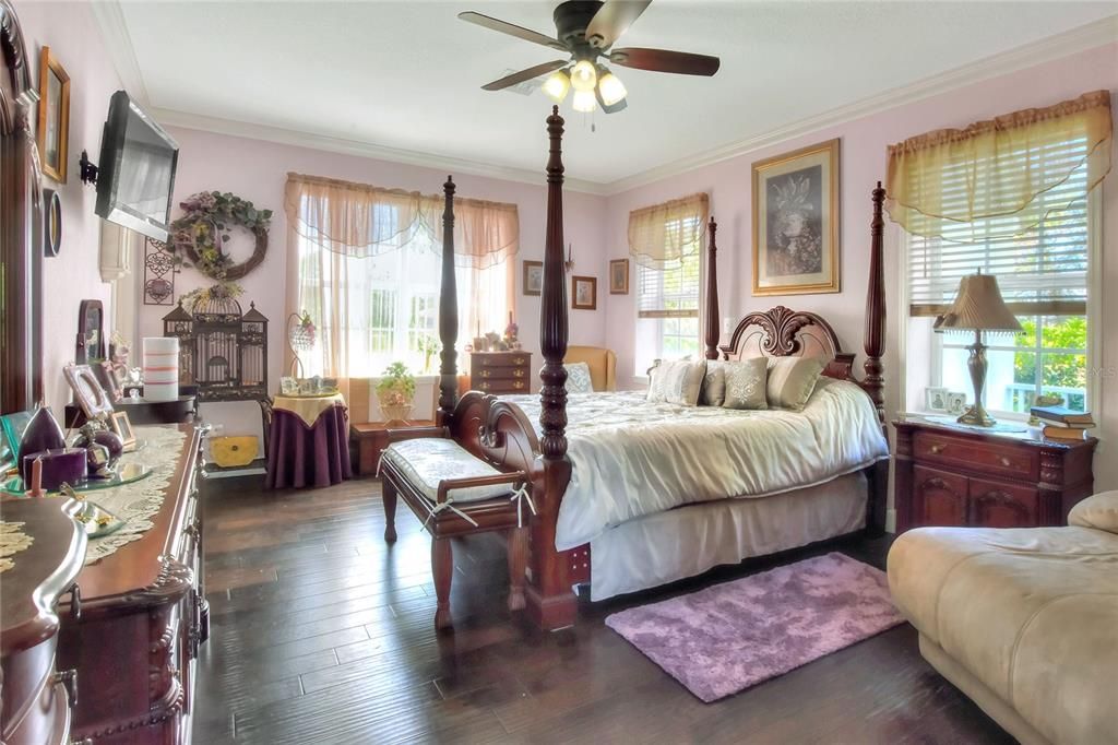 For Sale: $1,460,000 (6 beds, 7 baths, 6500 Square Feet)