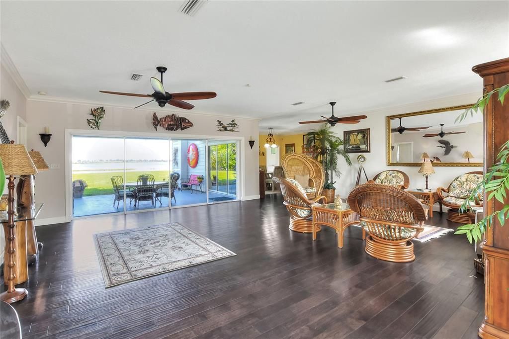 For Sale: $1,460,000 (6 beds, 7 baths, 6500 Square Feet)