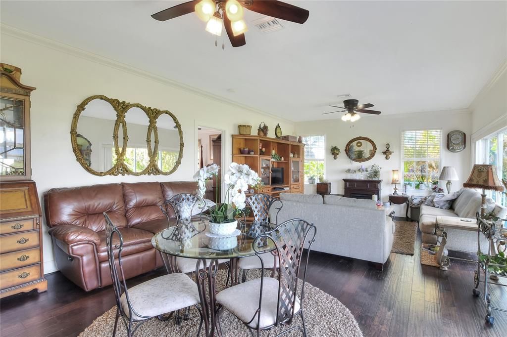 For Sale: $1,460,000 (6 beds, 7 baths, 6500 Square Feet)