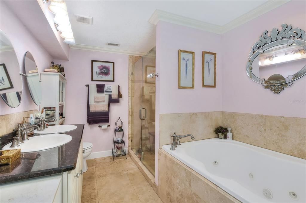 For Sale: $1,460,000 (6 beds, 7 baths, 6500 Square Feet)