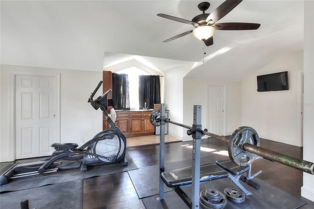 For Sale: $1,460,000 (6 beds, 7 baths, 6500 Square Feet)