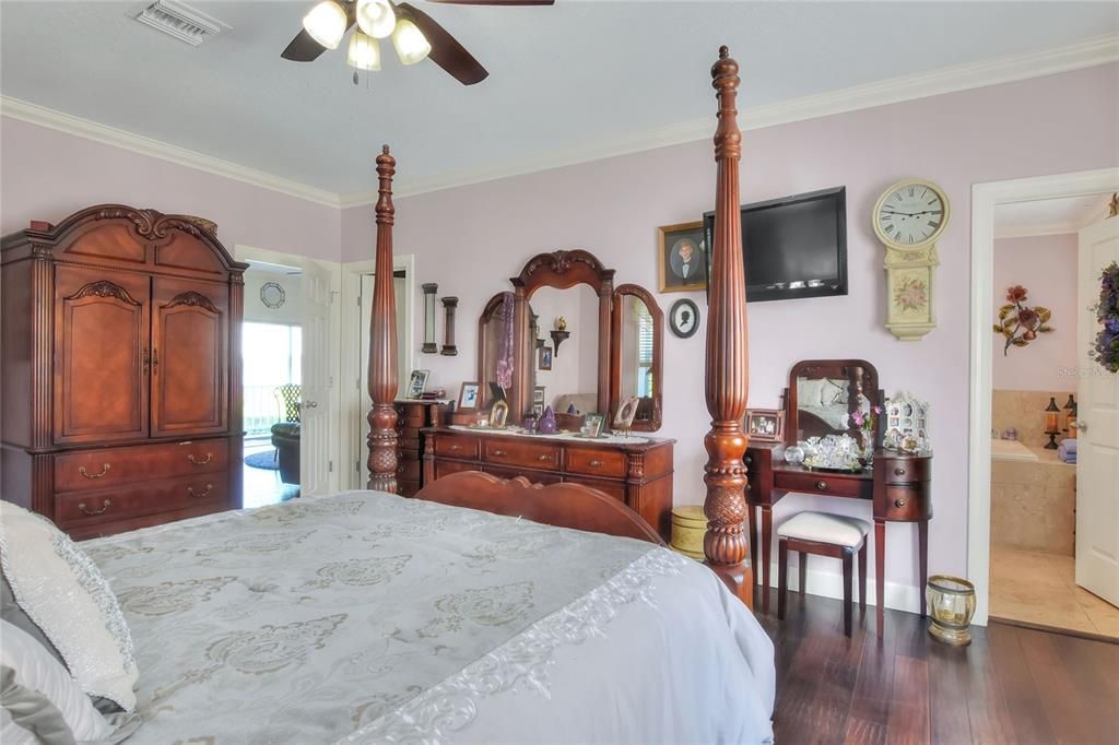 For Sale: $1,460,000 (6 beds, 7 baths, 6500 Square Feet)