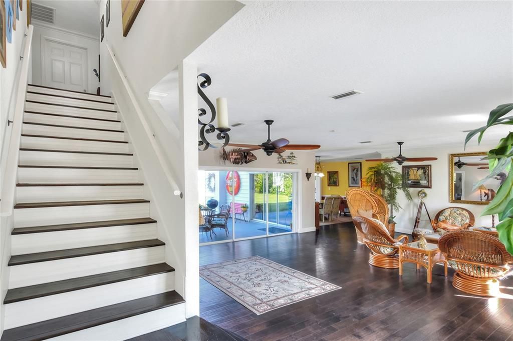 For Sale: $1,460,000 (6 beds, 7 baths, 6500 Square Feet)