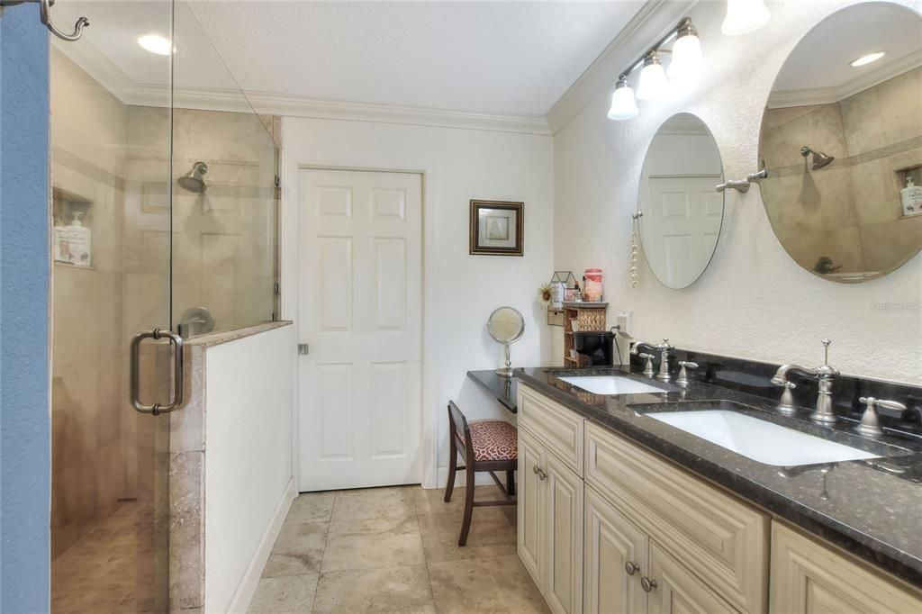 For Sale: $1,460,000 (6 beds, 7 baths, 6500 Square Feet)