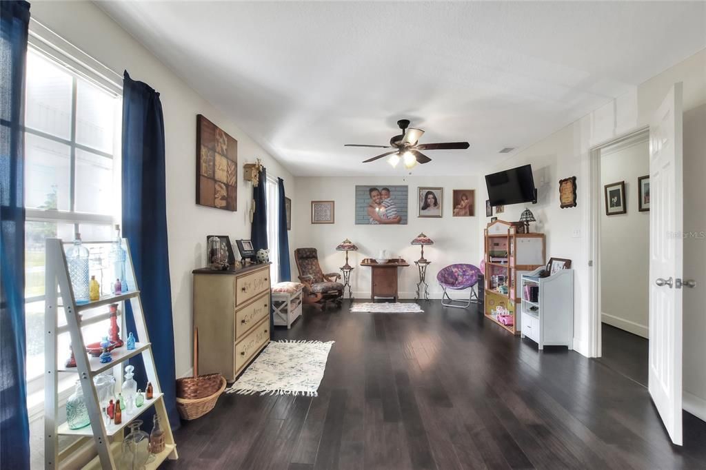 For Sale: $1,460,000 (6 beds, 7 baths, 6500 Square Feet)