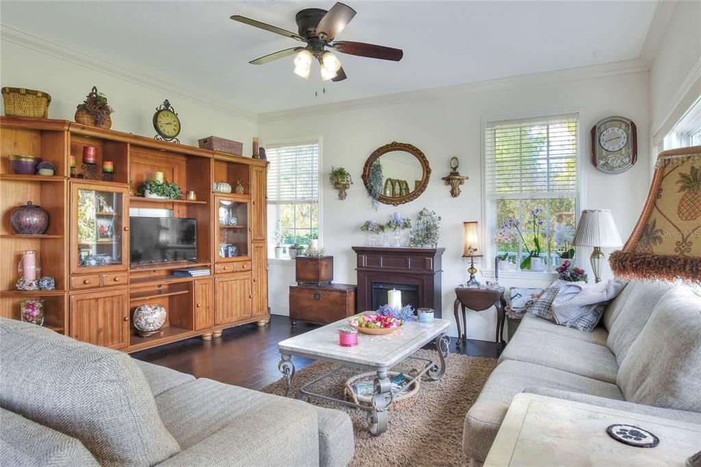 For Sale: $1,460,000 (6 beds, 7 baths, 6500 Square Feet)