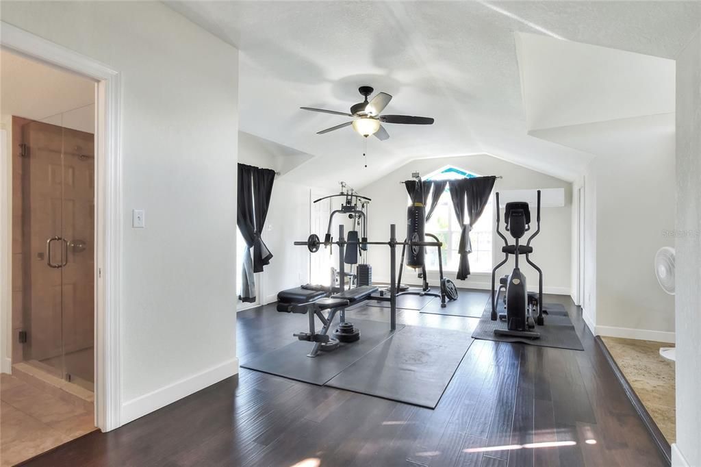 For Sale: $1,460,000 (6 beds, 7 baths, 6500 Square Feet)