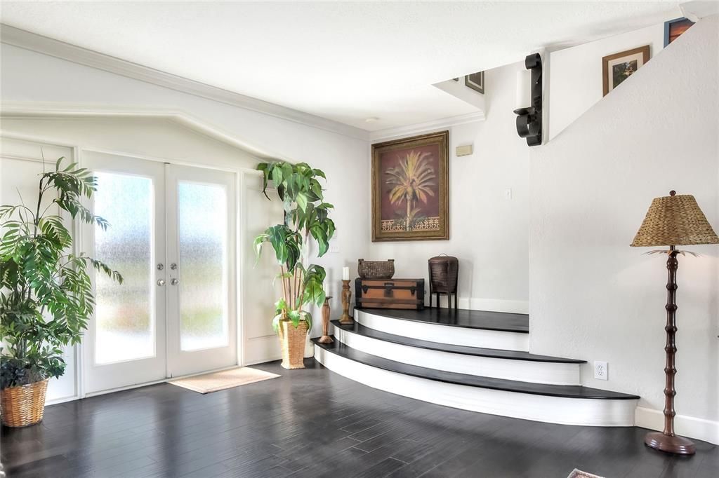 For Sale: $1,460,000 (6 beds, 7 baths, 6500 Square Feet)