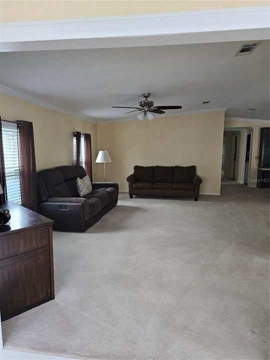 Active With Contract: $154,900 (2 beds, 2 baths, 1404 Square Feet)