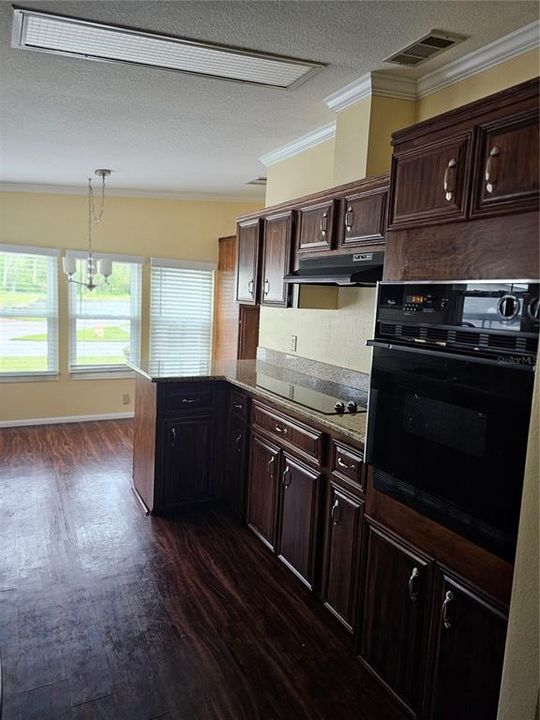 Active With Contract: $154,900 (2 beds, 2 baths, 1404 Square Feet)