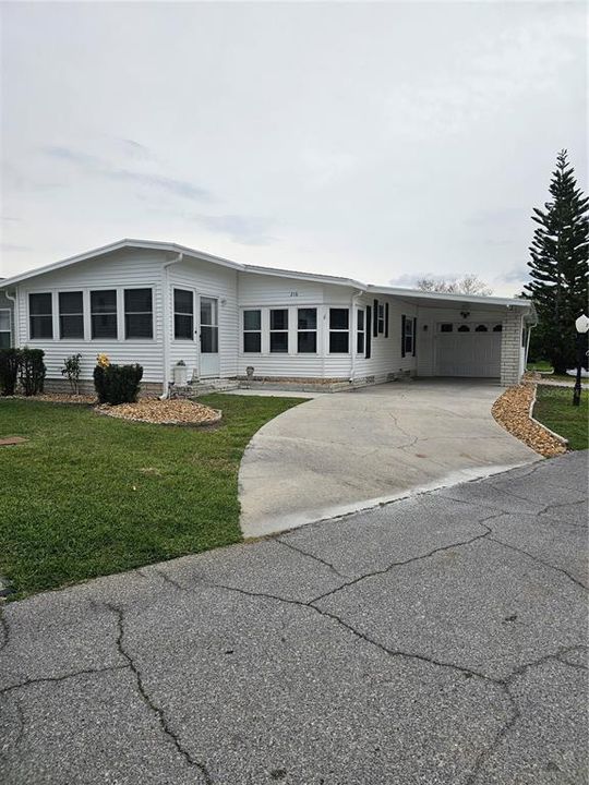 Active With Contract: $154,900 (2 beds, 2 baths, 1404 Square Feet)