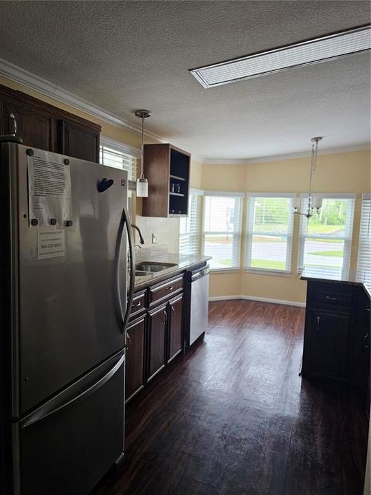 Active With Contract: $154,900 (2 beds, 2 baths, 1404 Square Feet)