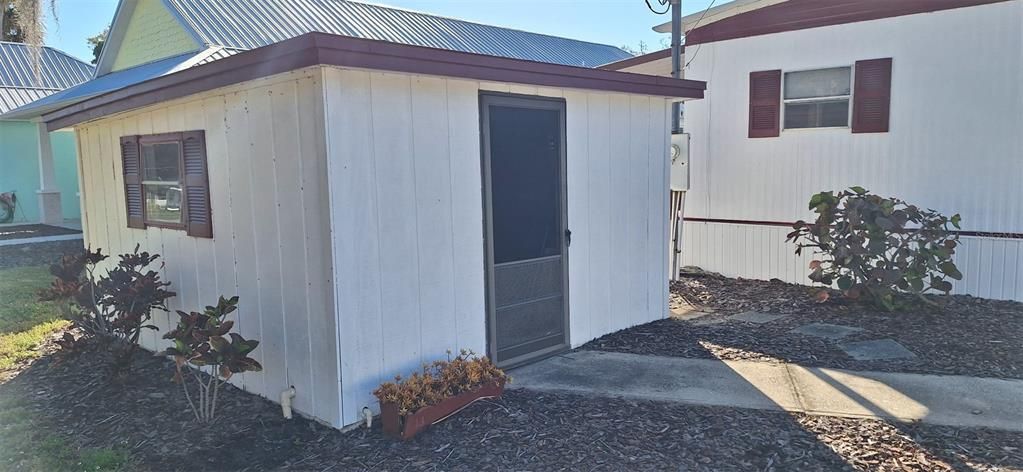 For Sale: $234,900 (2 beds, 1 baths, 784 Square Feet)