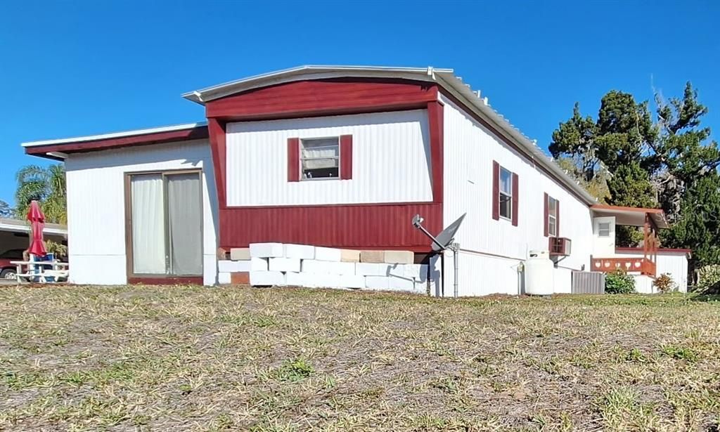 For Sale: $234,900 (2 beds, 1 baths, 784 Square Feet)