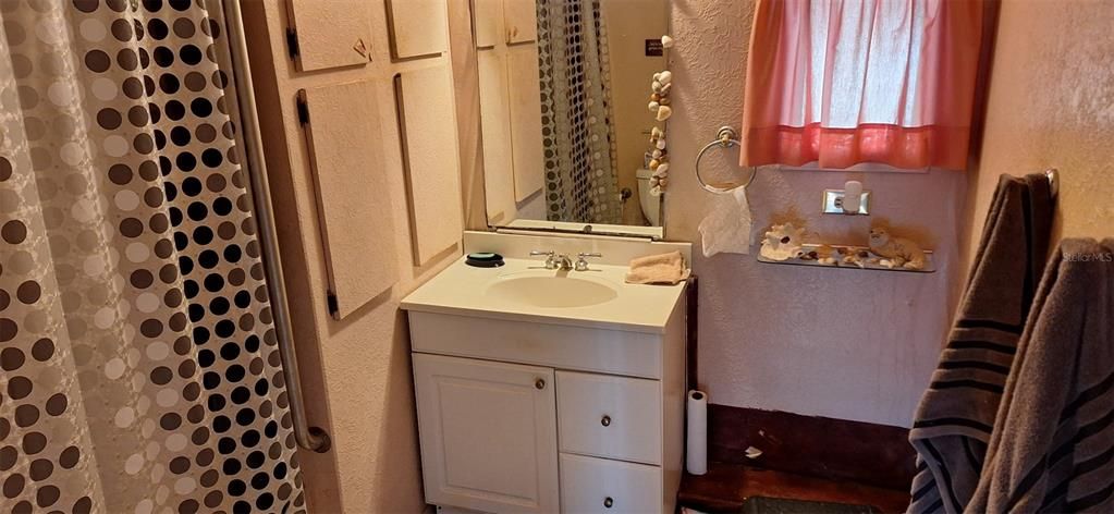 For Sale: $234,900 (2 beds, 1 baths, 784 Square Feet)