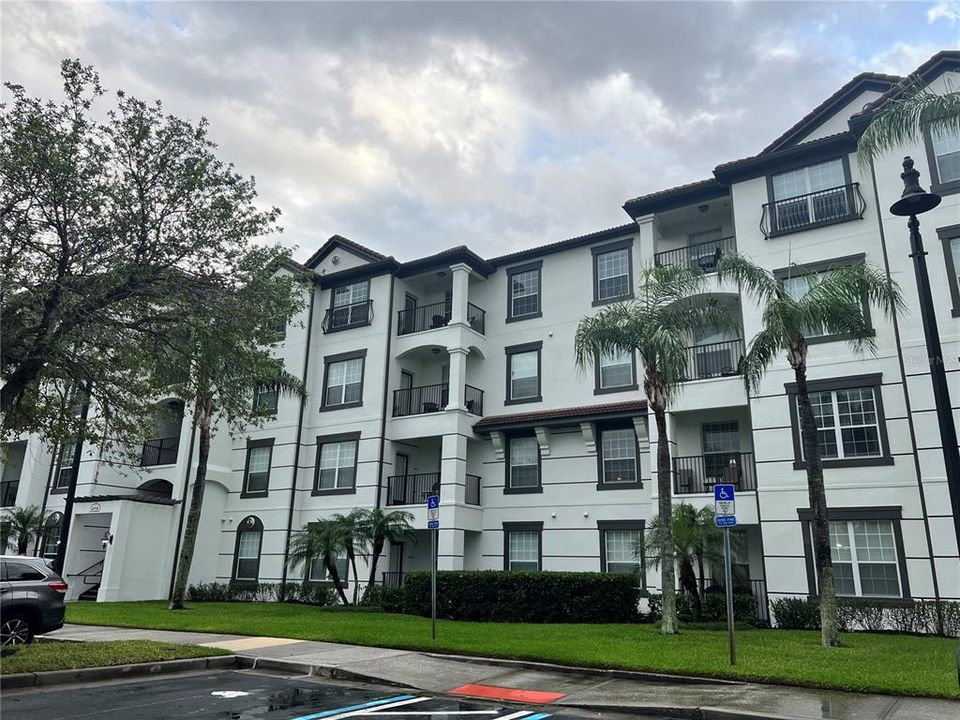 Recently Rented: $2,450 (3 beds, 2 baths, 1412 Square Feet)