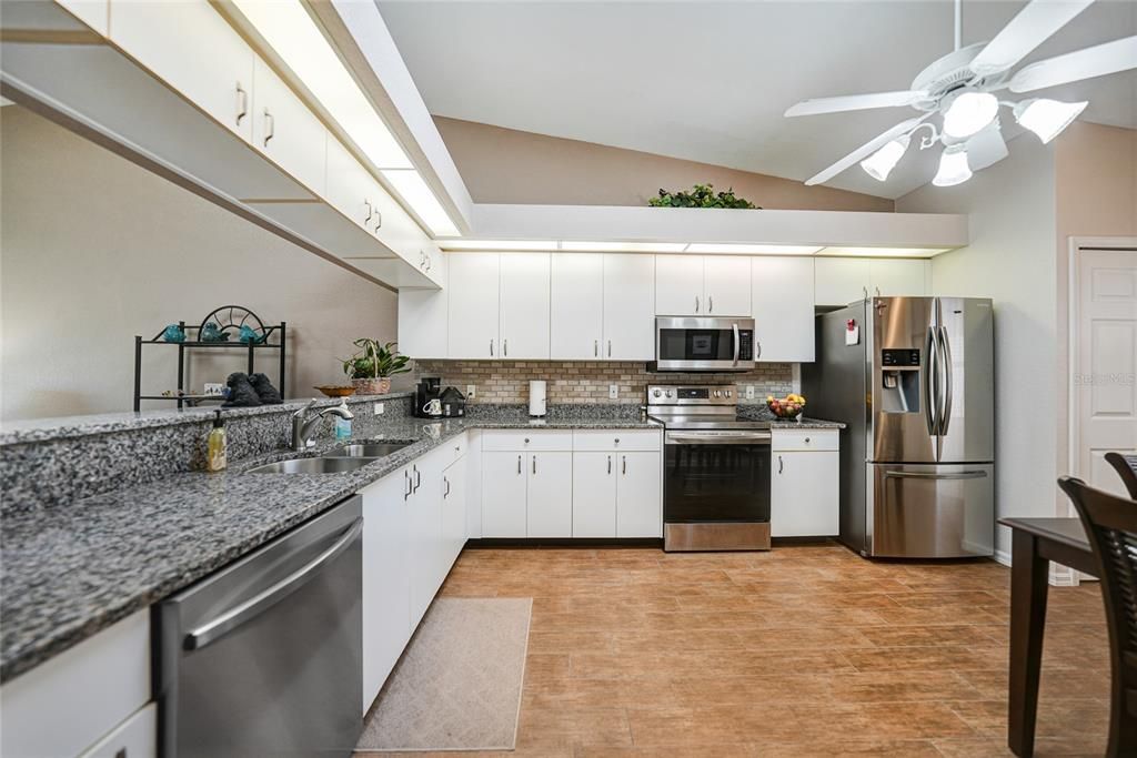 Active With Contract: $259,900 (3 beds, 2 baths, 1631 Square Feet)