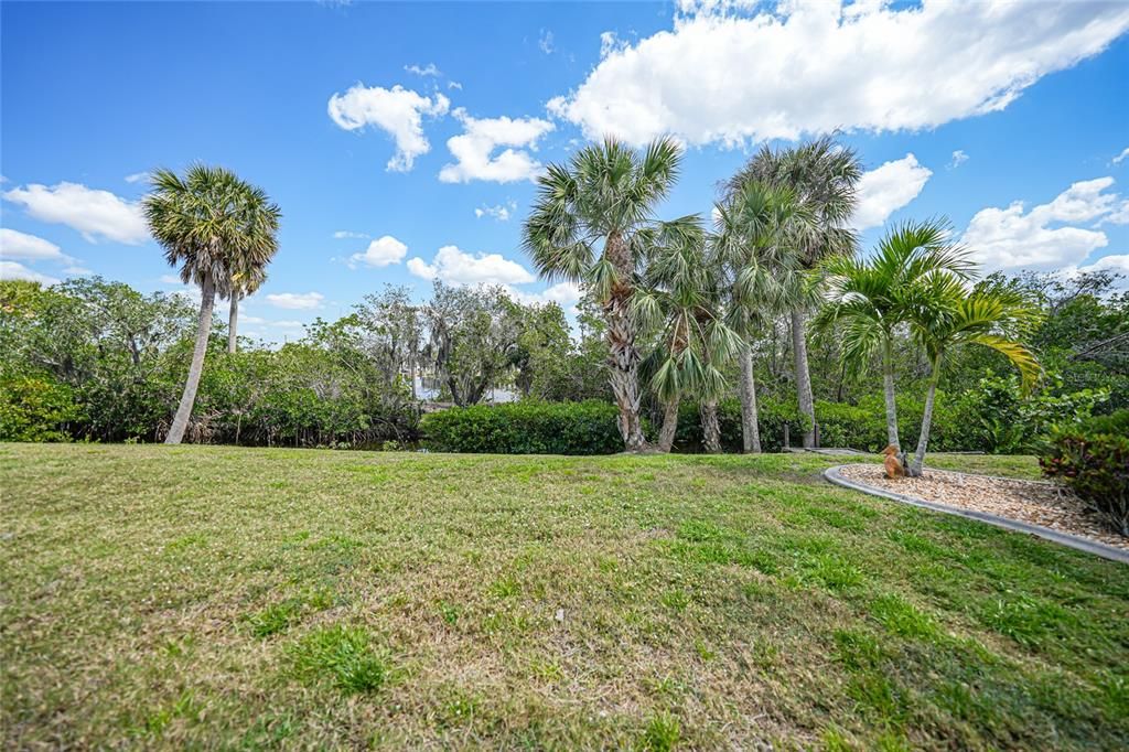 Active With Contract: $259,900 (3 beds, 2 baths, 1631 Square Feet)