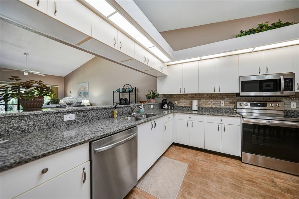 Active With Contract: $259,900 (3 beds, 2 baths, 1631 Square Feet)