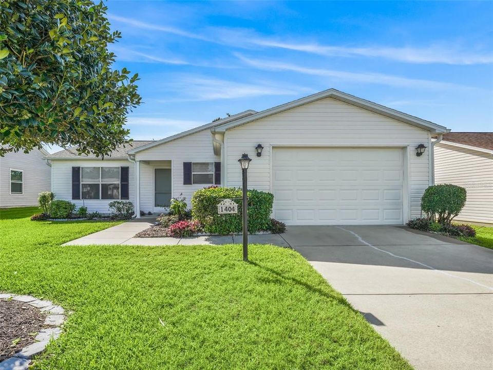 Recently Rented: $1,900 (2 beds, 2 baths, 1084 Square Feet)