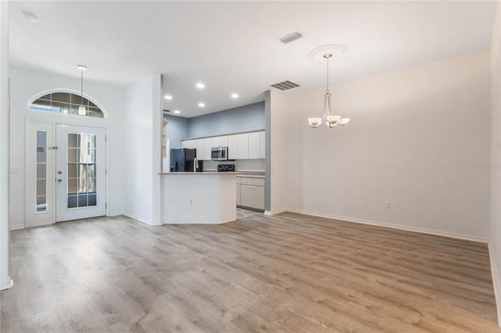 For Sale: $265,000 (2 beds, 2 baths, 1537 Square Feet)