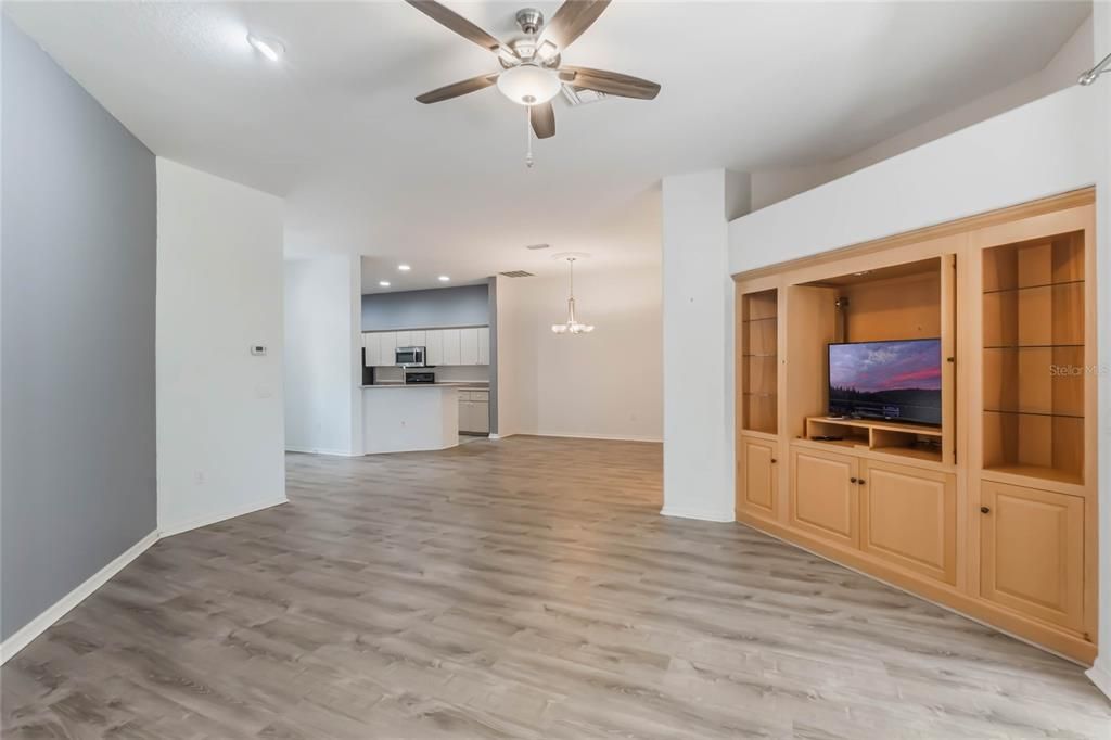 For Sale: $265,000 (2 beds, 2 baths, 1537 Square Feet)