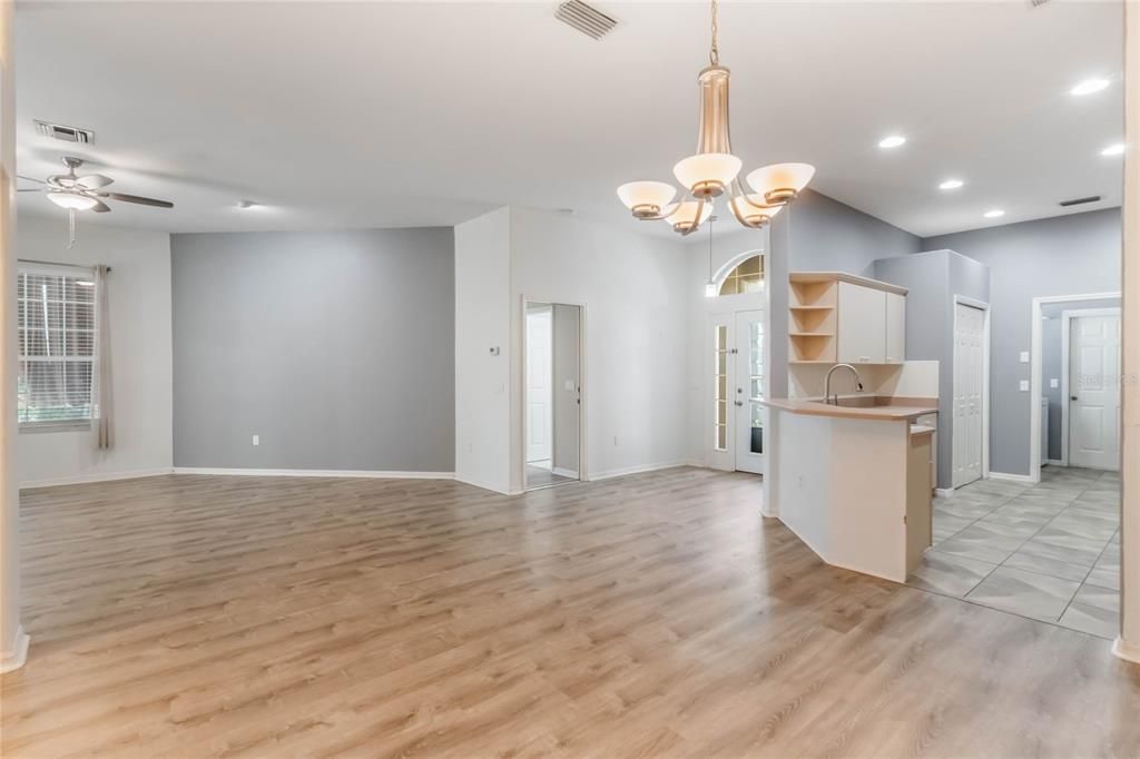 For Sale: $265,000 (2 beds, 2 baths, 1537 Square Feet)