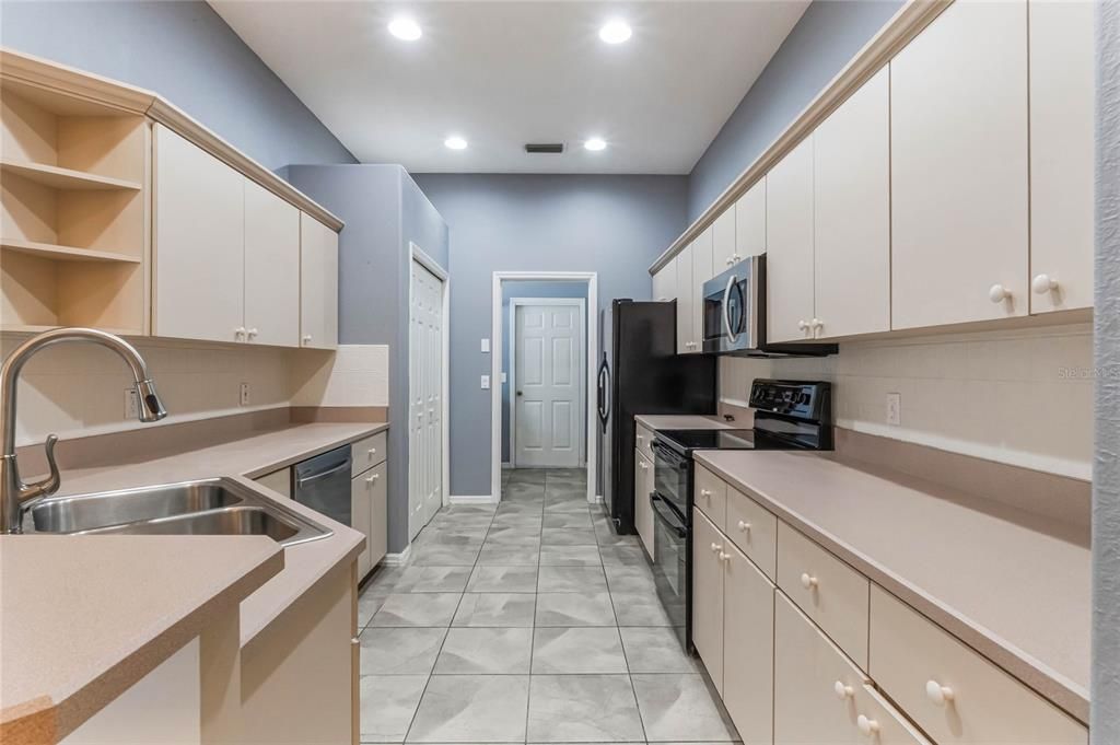 For Sale: $265,000 (2 beds, 2 baths, 1537 Square Feet)