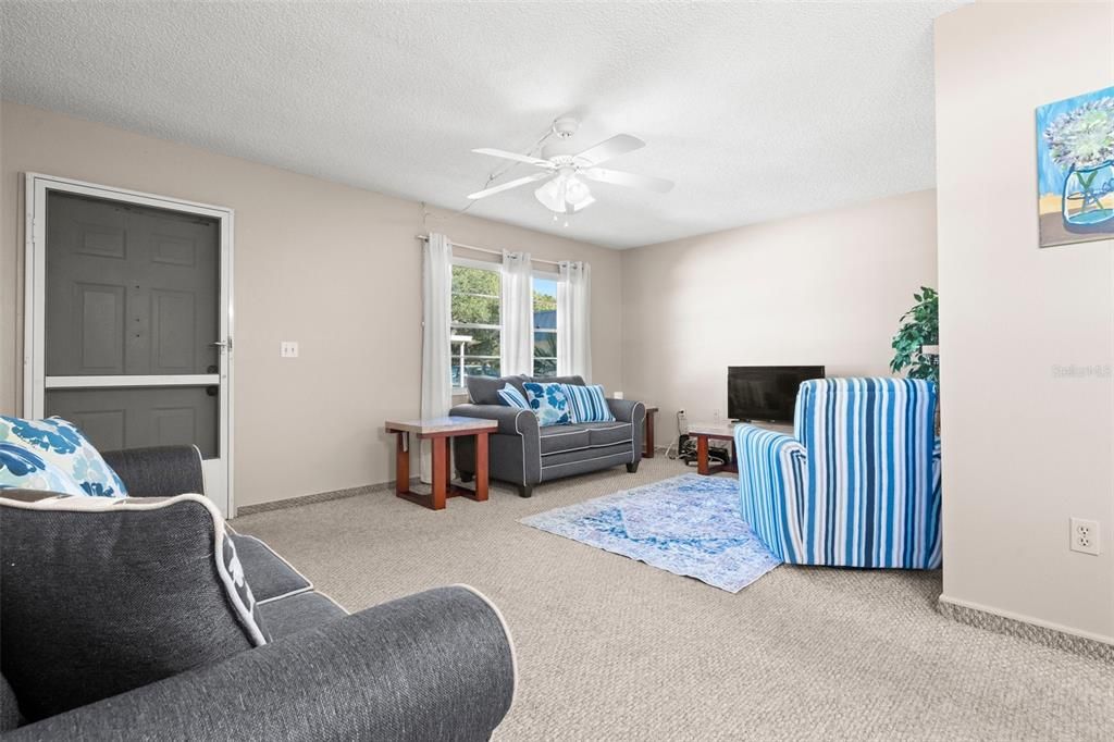 Activo con contrato: $90,000 (1 camas, 1 baños, 779 Pies cuadrados)