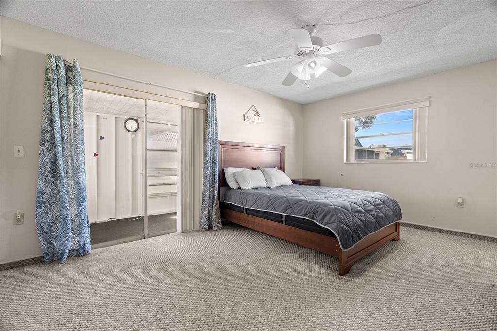 Activo con contrato: $90,000 (1 camas, 1 baños, 779 Pies cuadrados)