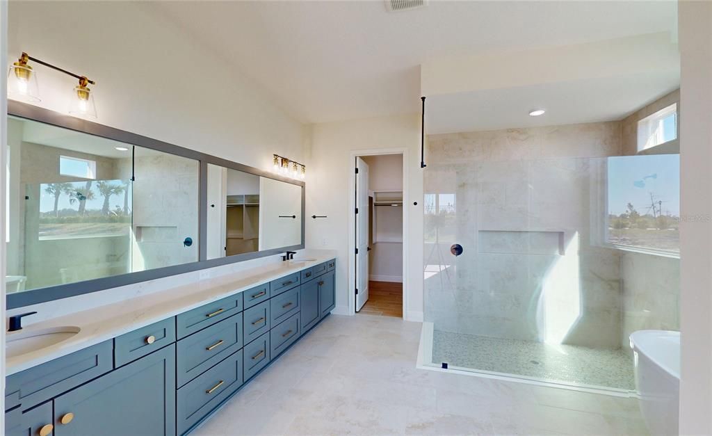 合同活跃: $739,900 (4 贝兹, 3 浴室, 3003 平方英尺)