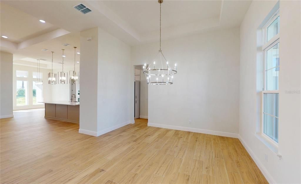 合同活跃: $739,900 (4 贝兹, 3 浴室, 3003 平方英尺)