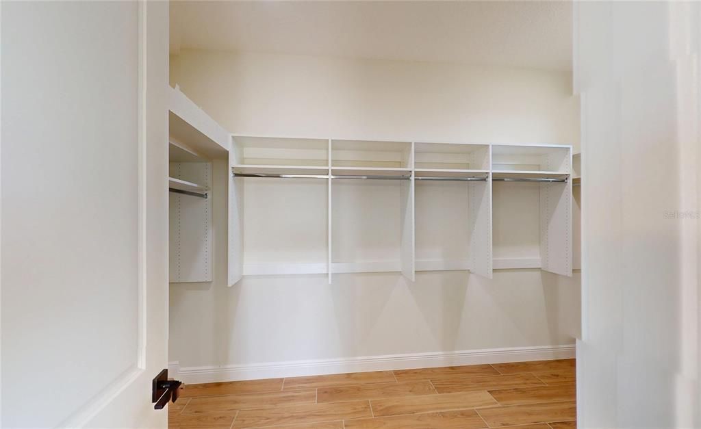 合同活跃: $739,900 (4 贝兹, 3 浴室, 3003 平方英尺)