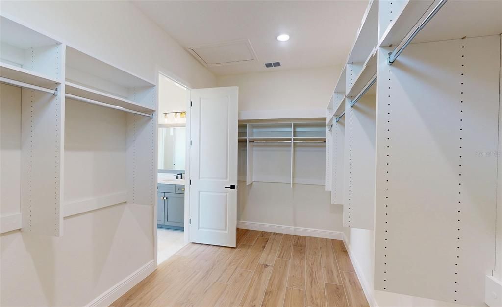 合同活跃: $739,900 (4 贝兹, 3 浴室, 3003 平方英尺)