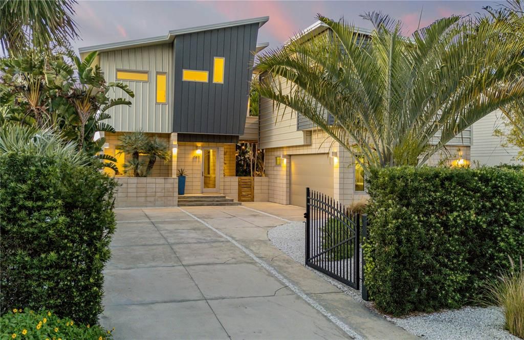 Recently Sold: $1,250,000 (3 beds, 3 baths, 2500 Square Feet)