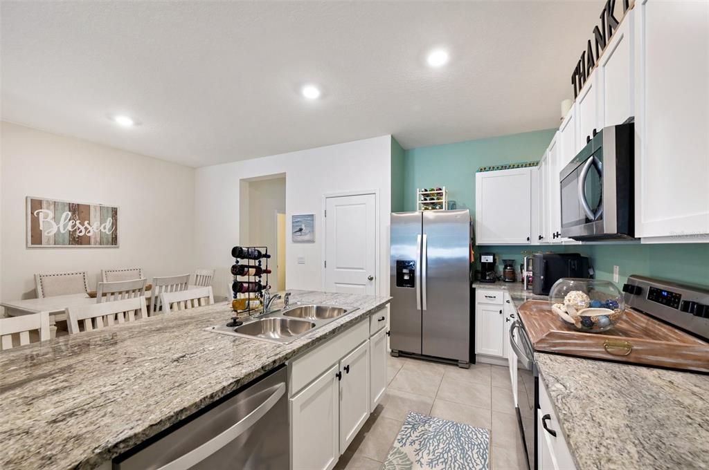 For Sale: $289,999 (3 beds, 2 baths, 1695 Square Feet)