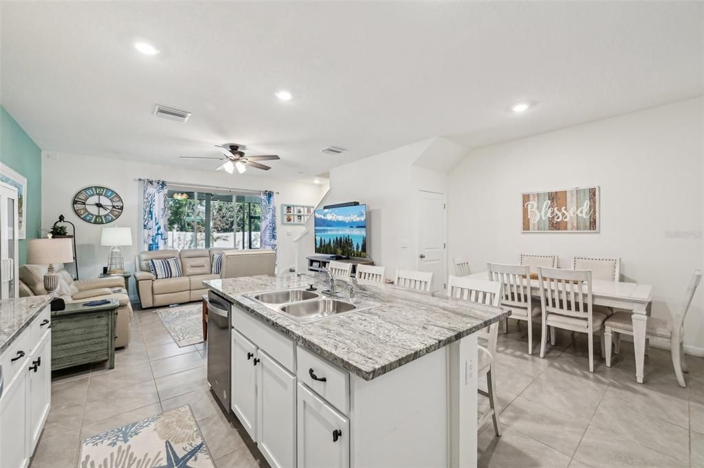 For Sale: $289,999 (3 beds, 2 baths, 1695 Square Feet)