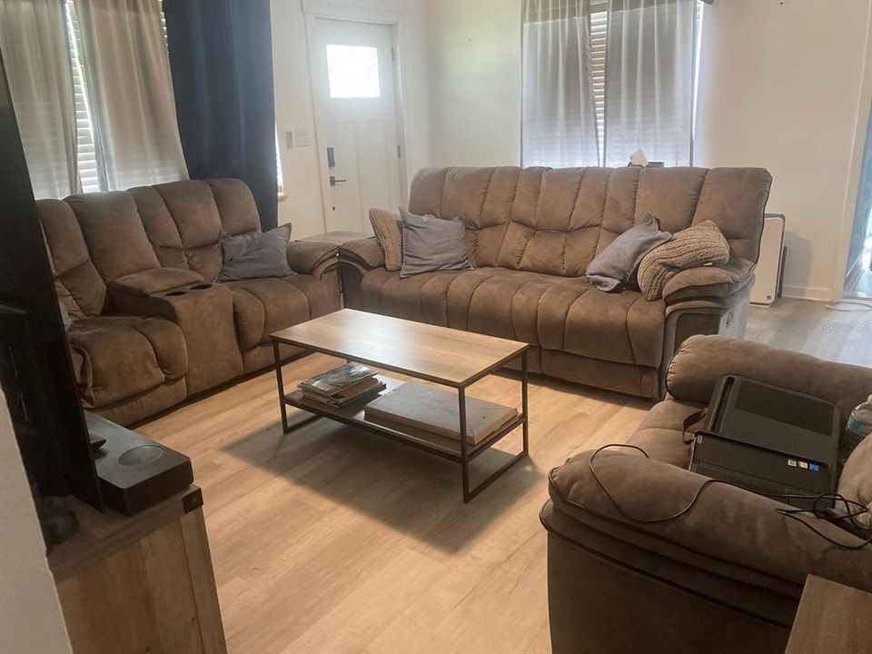 For Sale: $305,000 (3 beds, 1 baths, 1244 Square Feet)