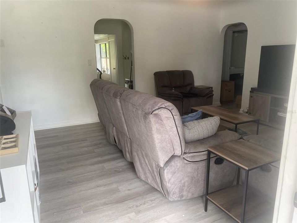 For Sale: $305,000 (3 beds, 1 baths, 1244 Square Feet)