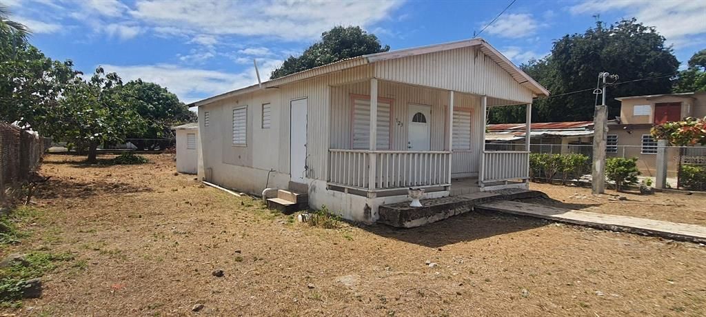 Recently Sold: $105,000 (3 beds, 2 baths, 999 Square Feet)