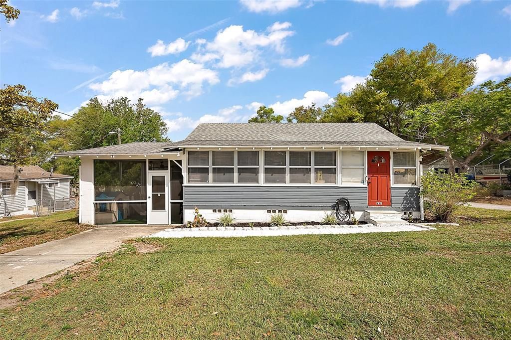 最近售出: $315,000 (3 贝兹, 1 浴室, 1259 平方英尺)