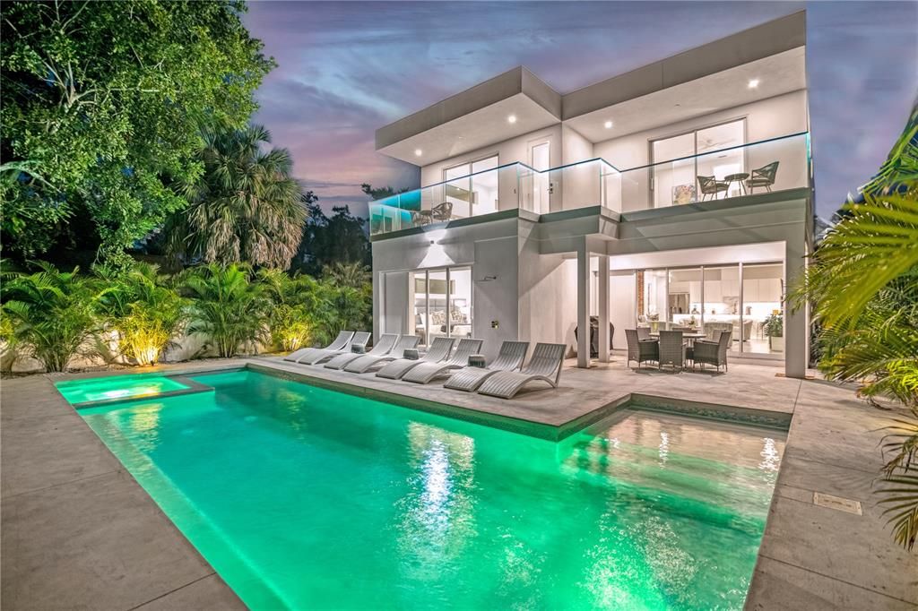 На продажу: $2,349,000 (6 спален, 6 ванн, 3500 Квадратных фут)