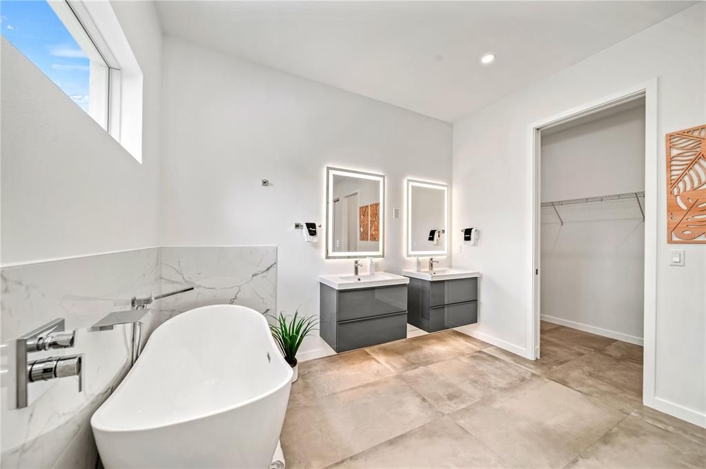 На продажу: $2,349,000 (6 спален, 6 ванн, 3500 Квадратных фут)