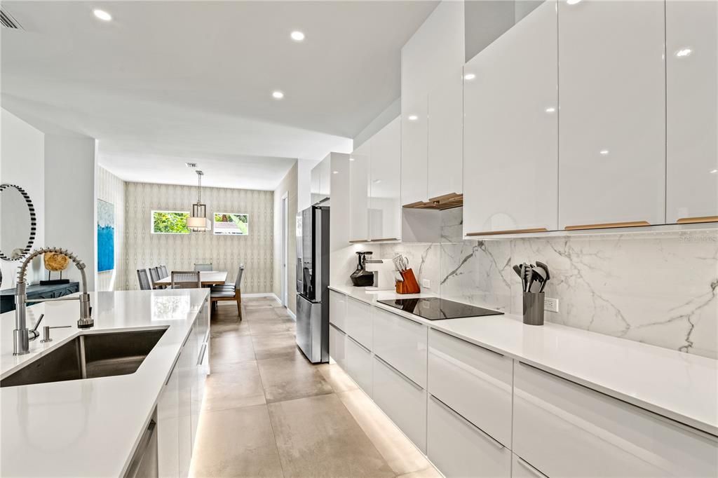 На продажу: $2,349,000 (6 спален, 6 ванн, 3500 Квадратных фут)