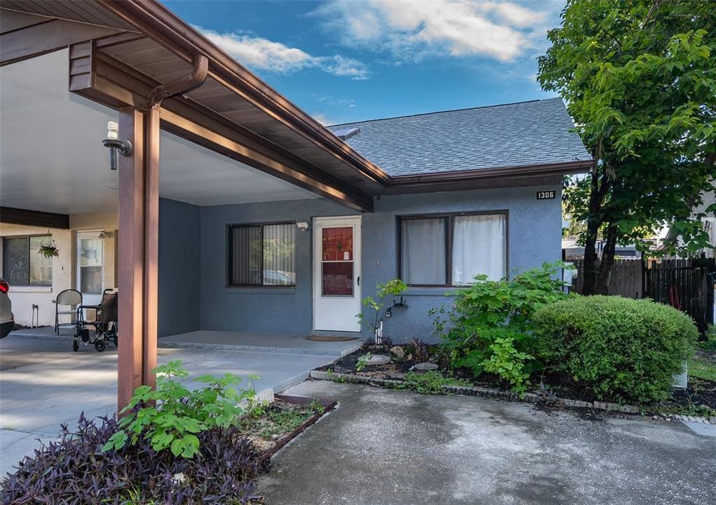 最近售出: $166,500 (2 贝兹, 2 浴室, 1208 平方英尺)