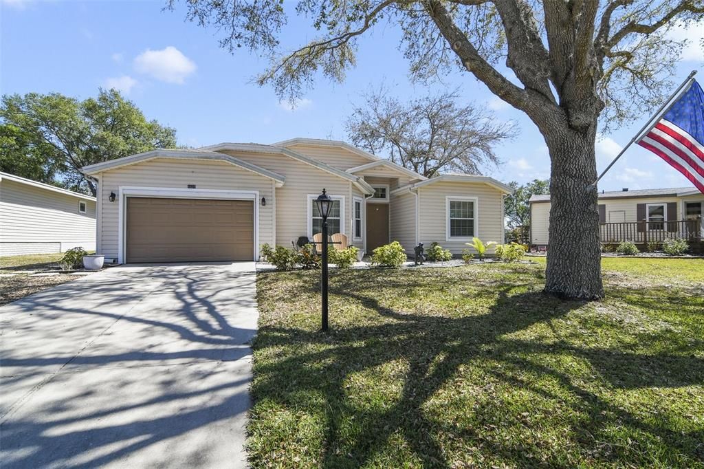 Welcome to the Plantation at Leesburg-Belle Grove, an active 55+ community offering an idyllic Florida lifestyle and this charming 2-bedroom, 2-full bath home!