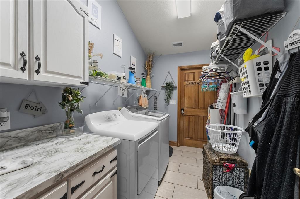 En Venta: $1,050,000 (5 camas, 3 baños, 4557 Pies cuadrados)