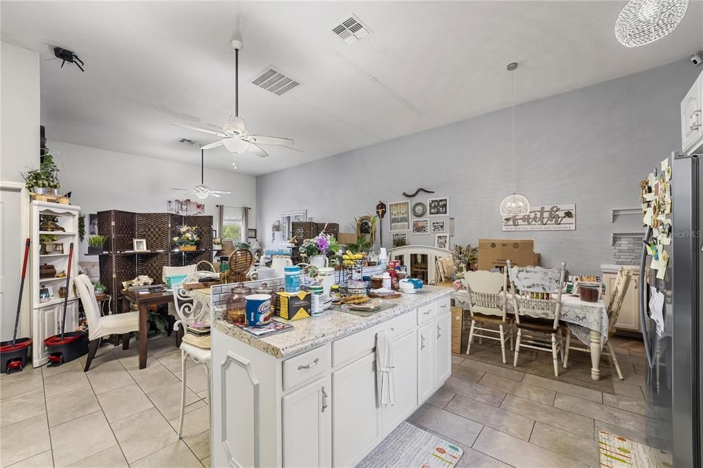 En Venta: $1,050,000 (5 camas, 3 baños, 4557 Pies cuadrados)